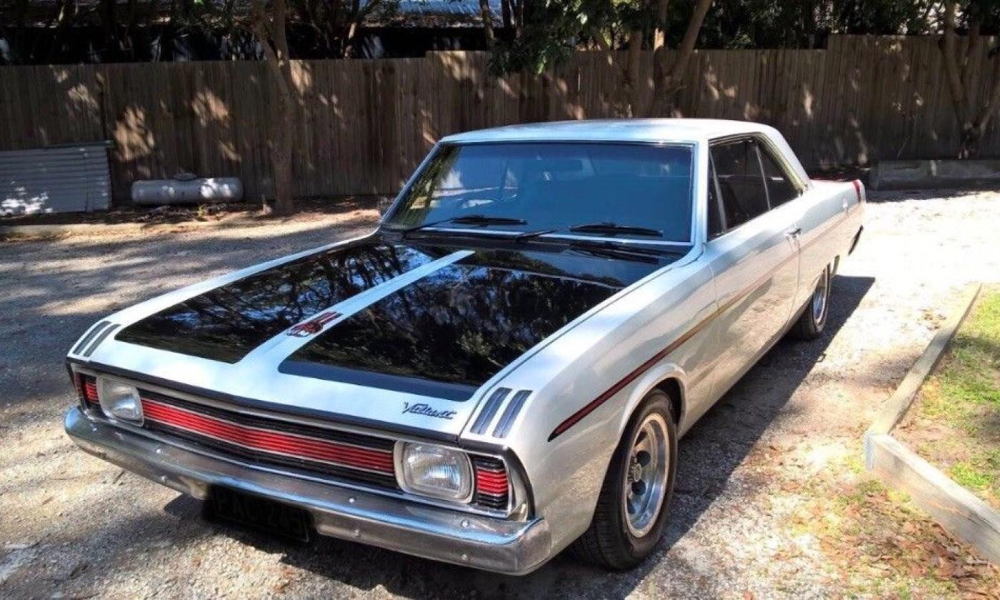 1970 Valiant VG Pacer Hardtop Coupe images white red black stripes (6).jpg