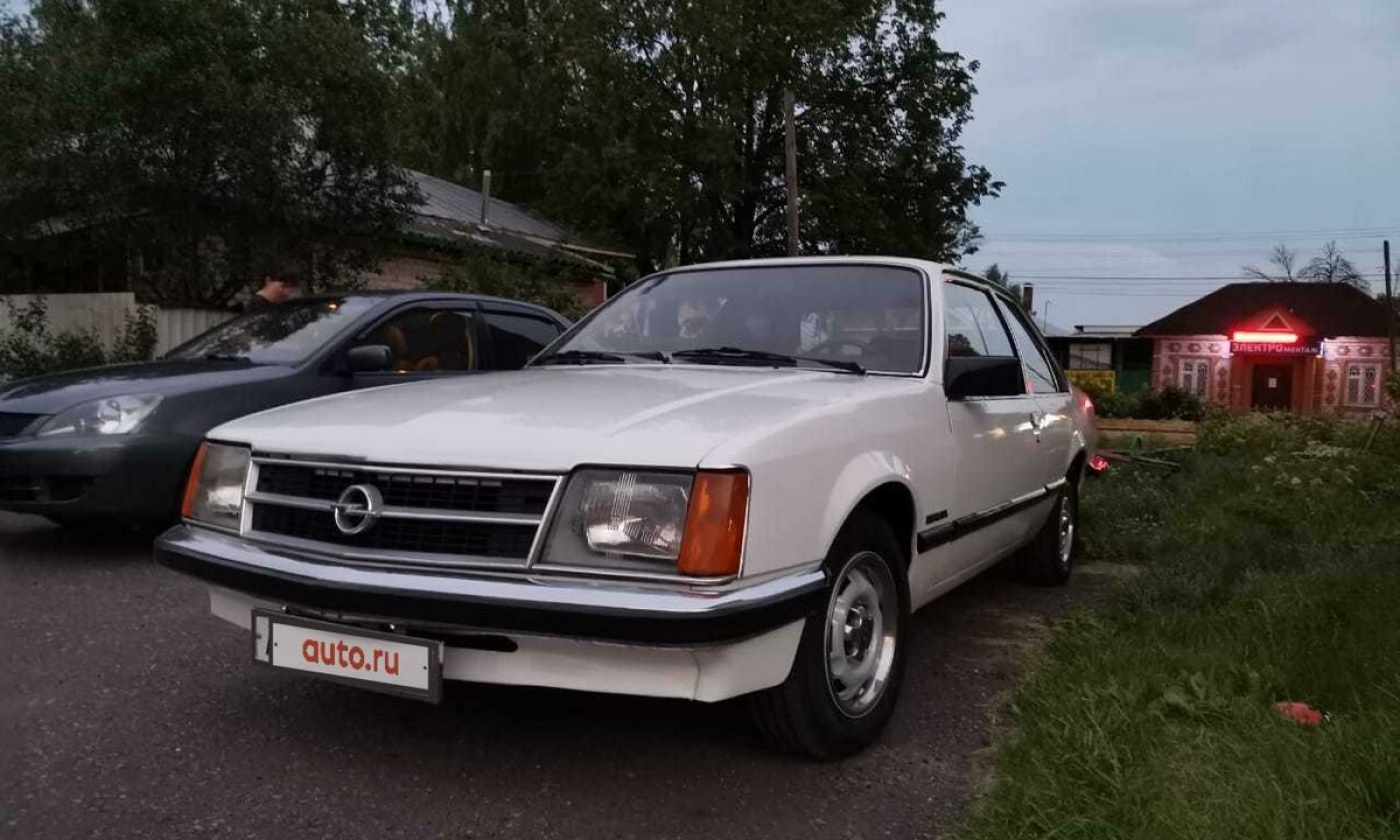 1981 Opel Commodore C 2 door sedan coupe Russia images (1).png