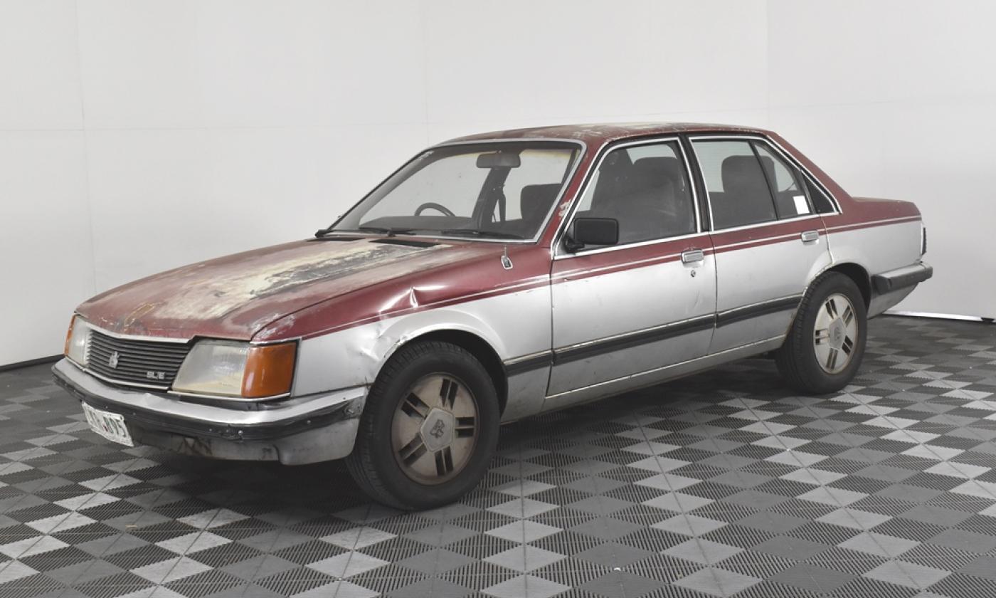 1981 VH Commodore SL-E Holden two tone image (1).jpg