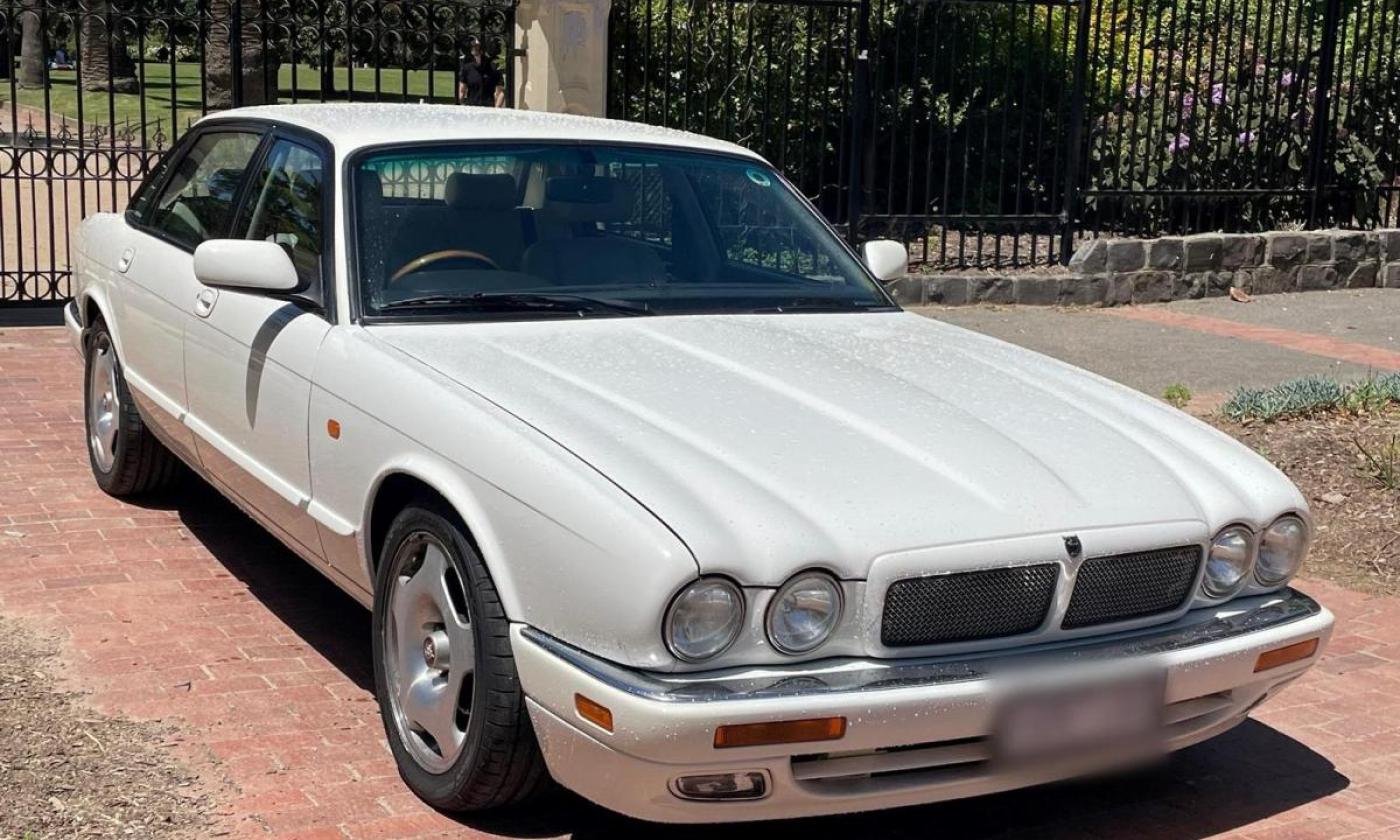 1997 Jaguar XJR 4.0 Supercharged white sedan Australia RHD (1).jpg