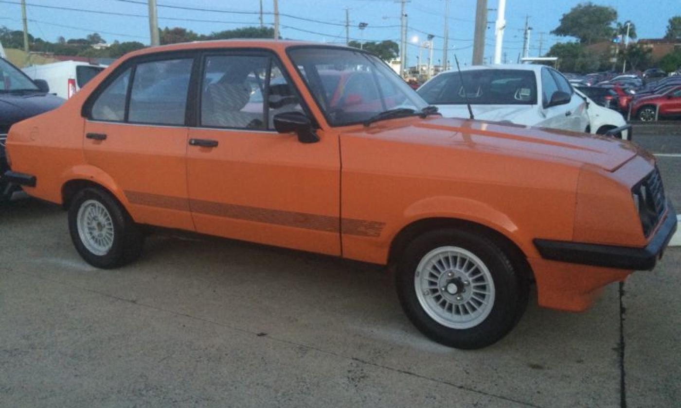 Hot Orange Ford Escort RS2000 MK2 Sedan images 4 door Australia (1).JPG