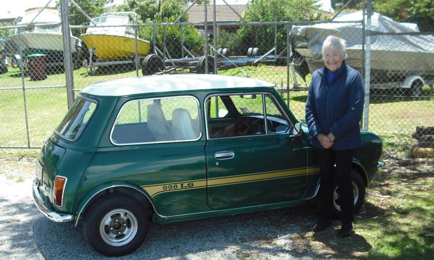 Leyland Mini 998 LS Iridium Green restored.jpg
