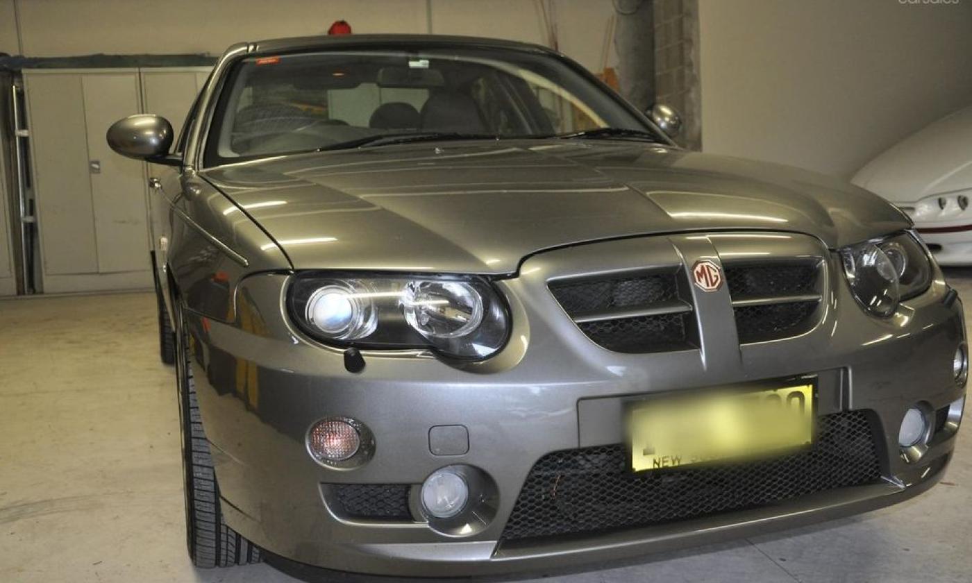 MG ZT 2609 V8 Mustang 4.6 Australia sedan (1).jpg