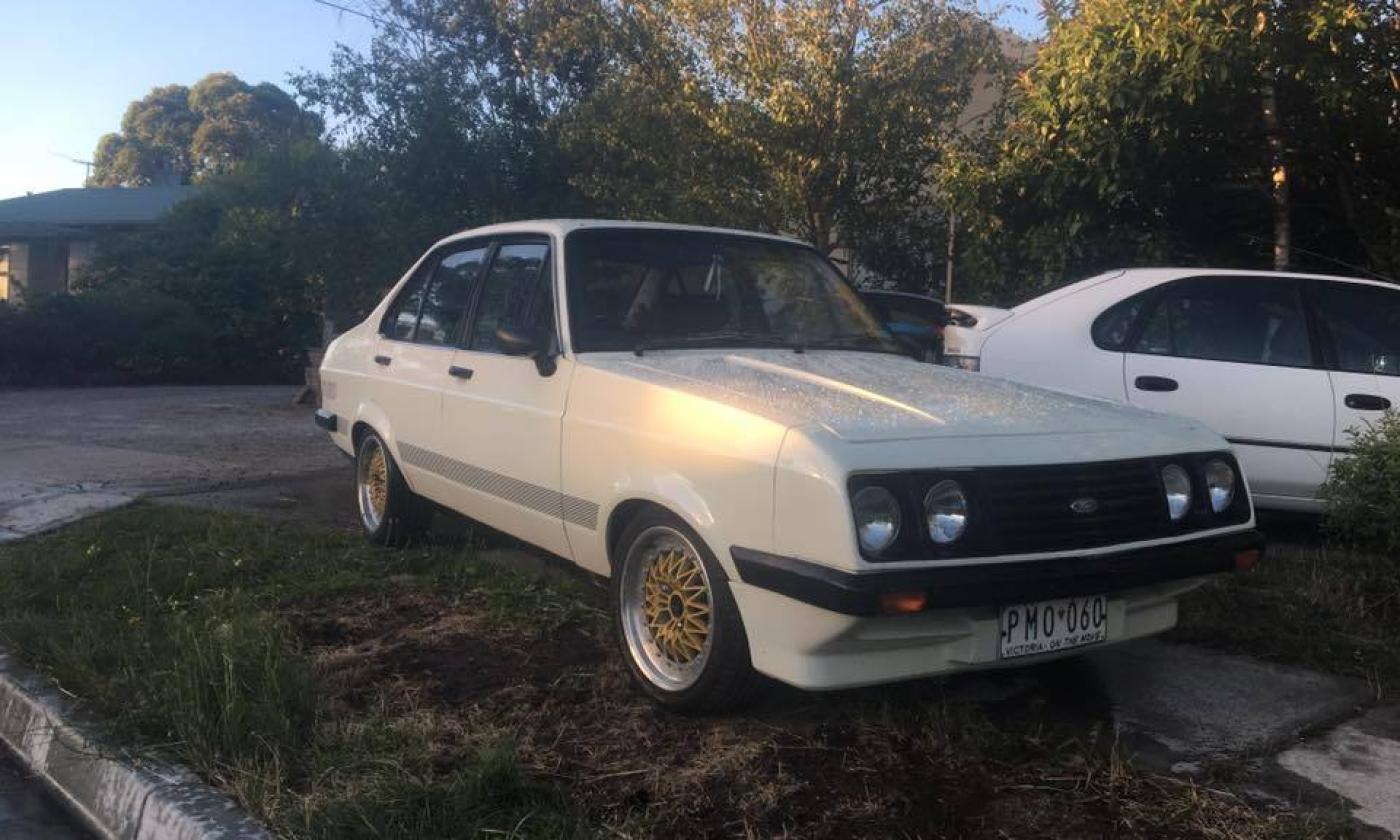 MK2 Ford Escort RS2000 Sedan Australia White images (5).jpg