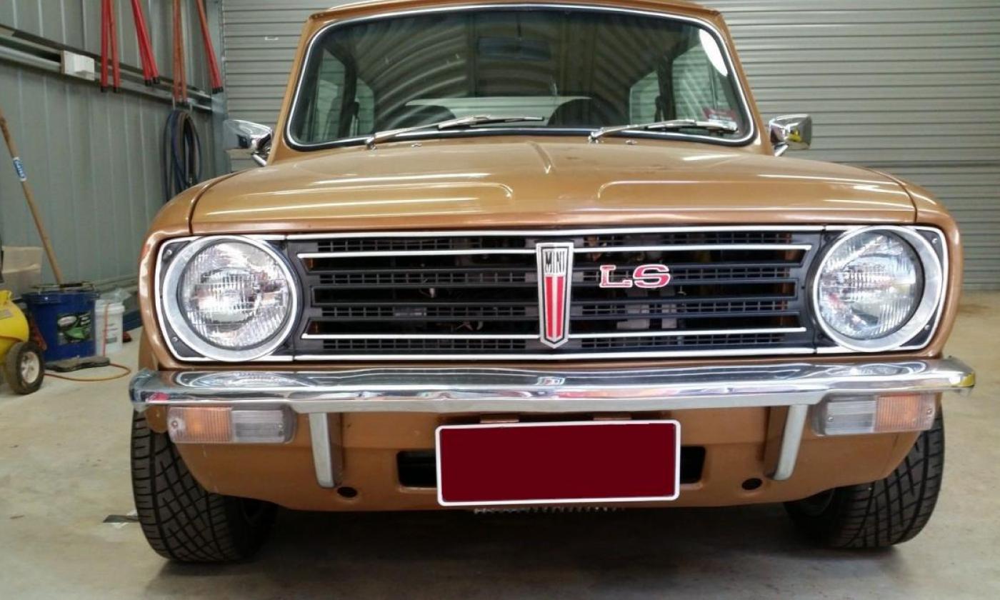 Nugget Gold Leyland Mini 1275 LS  8.JPG