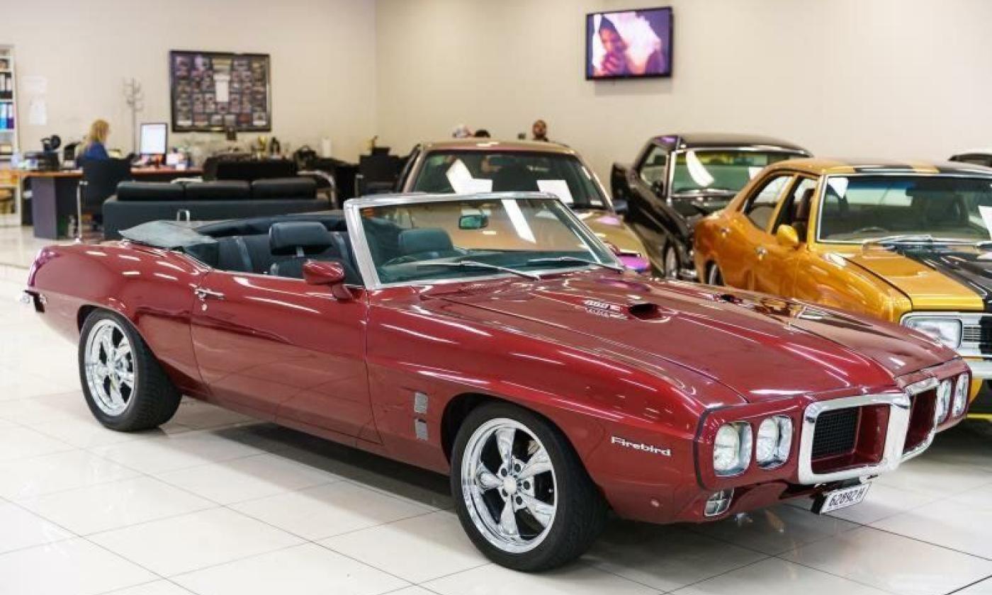 Pontiac Firebird.jpg