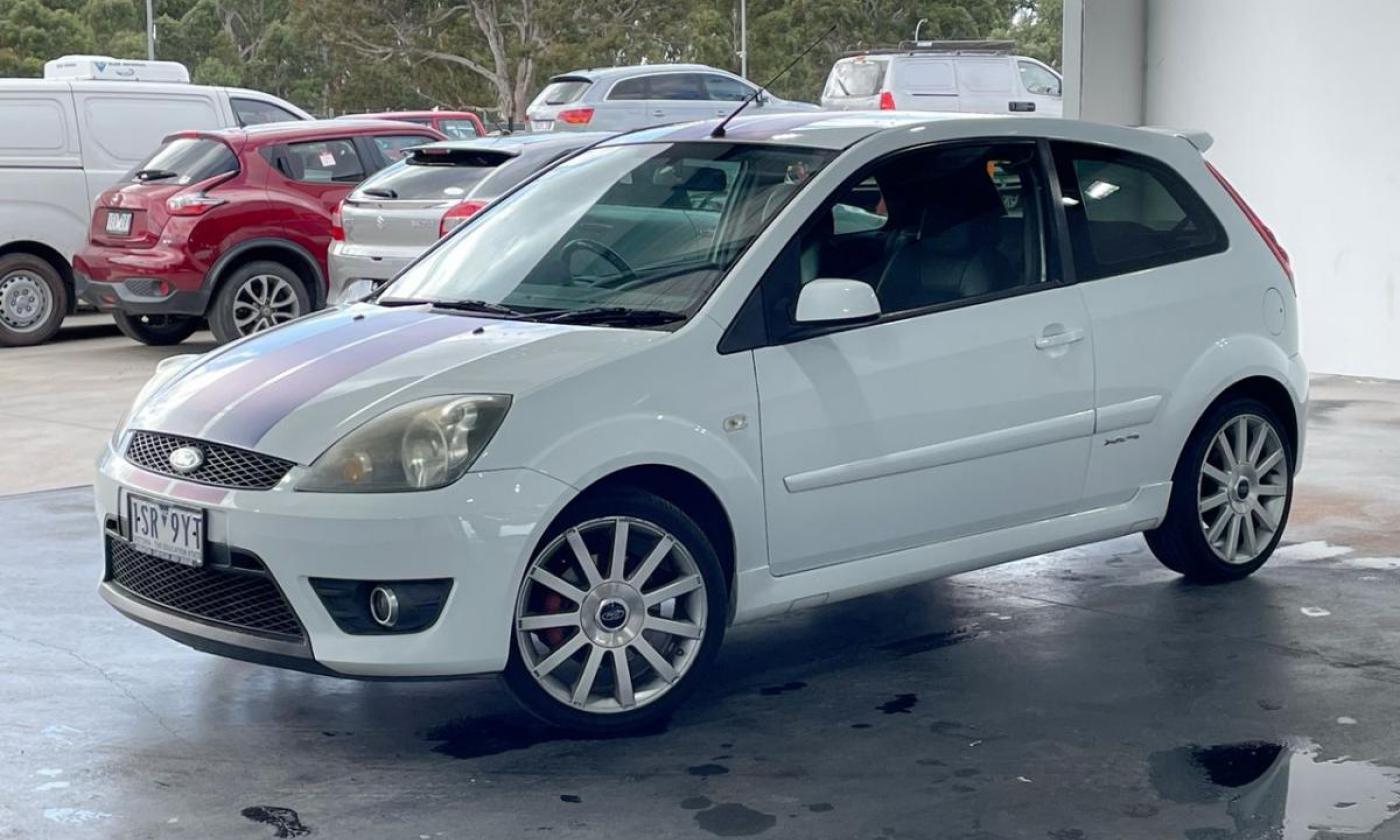 White Fiesta XR4 with Blue stripes Australia (1).jpg