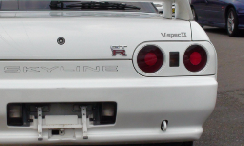 White Nissan GTR R32 V-Spec II back.png