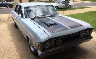 1970 Ford Falcon XW GT White with gold stripes (2).jpg