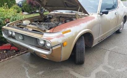 1971 Crown Coupe MS75 Gold with black trim images Canada (1).JPG