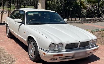 1997 Jaguar XJR 4.0 Supercharged white sedan Australia RHD (1).jpg