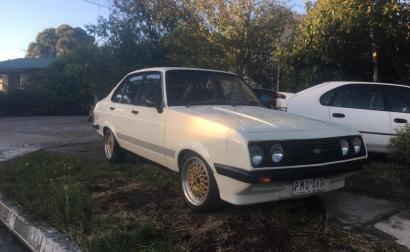 MK2 Ford Escort RS2000 Sedan Australia White images (5).jpg