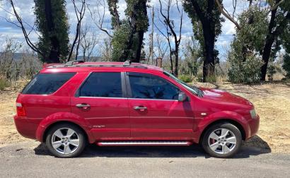 Red maroon Ford Territory F6X FPV 2008 (1).jpg