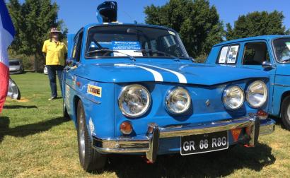 Renualt R8 1968 Front lights.jpg